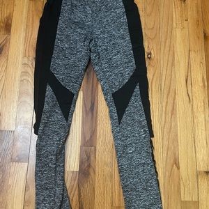 Athletic leggings size small